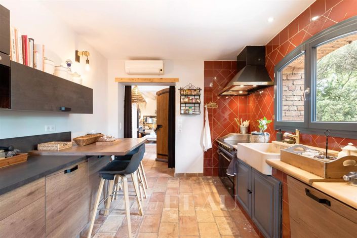 Image No.10-5 Bed House for sale