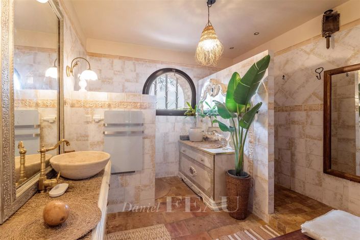 Image No.12-5 Bed House for sale