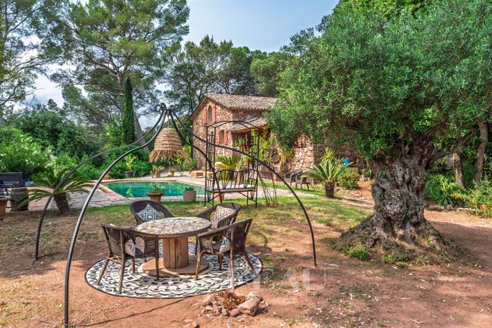 Image No.8-5 Bed House for sale