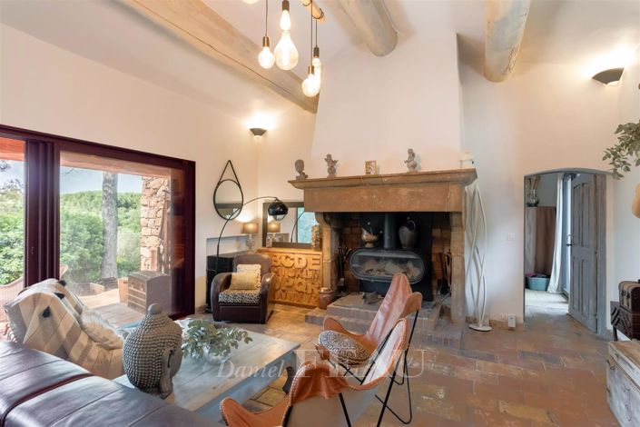 Image No.9-5 Bed House for sale