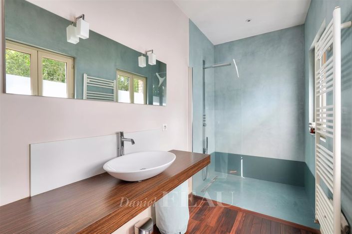 Image No.16-6 Bed House for sale