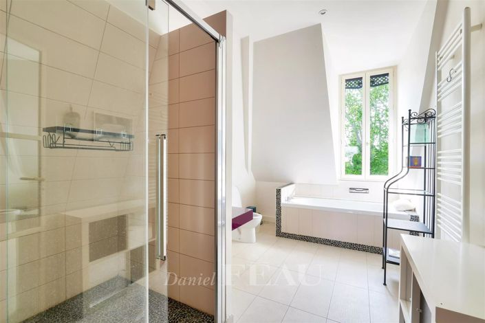 Image No.19-6 Bed House for sale