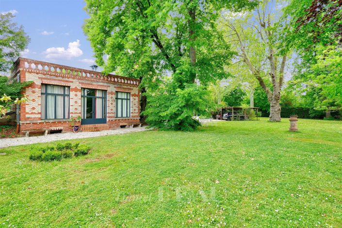 Image No.8-6 Bed House for sale