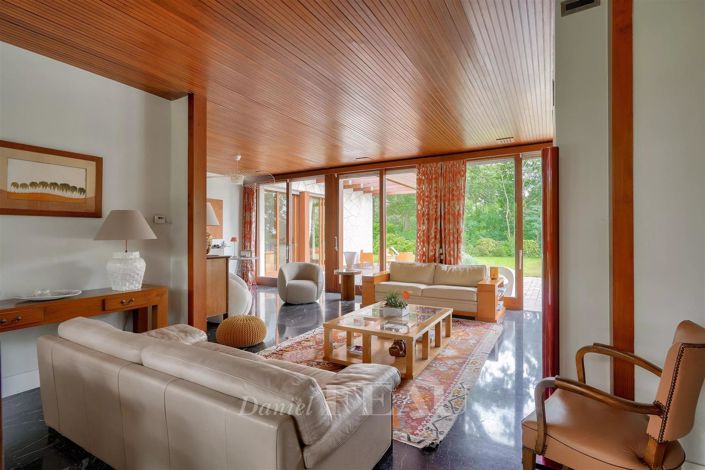 Image No.10-4 Bed House for sale