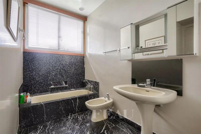 Image No.17-4 Bed House for sale