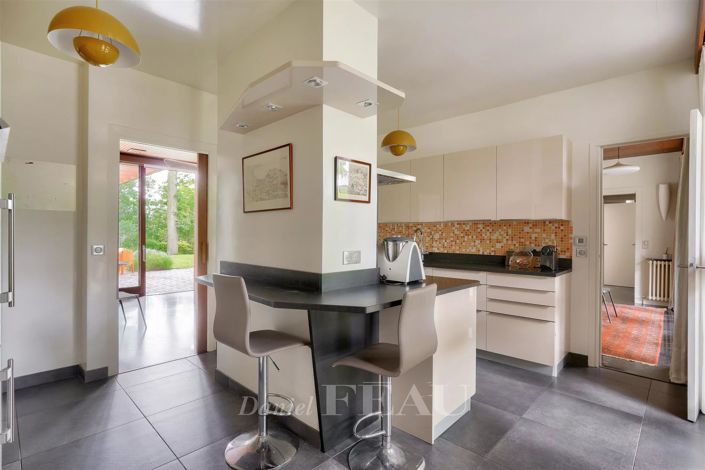 Image No.6-4 Bed House for sale