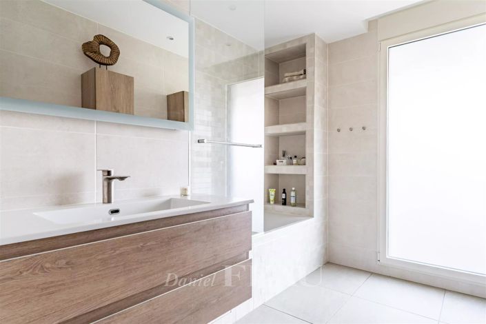 Image No.23-6 Bed Apartment for sale