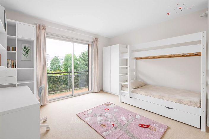 Image No.17-4 Bed Apartment for sale