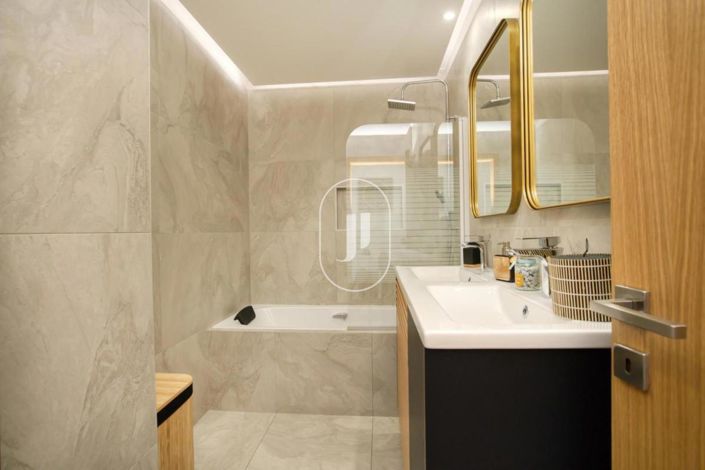 Image No.9-4 Bed House for sale