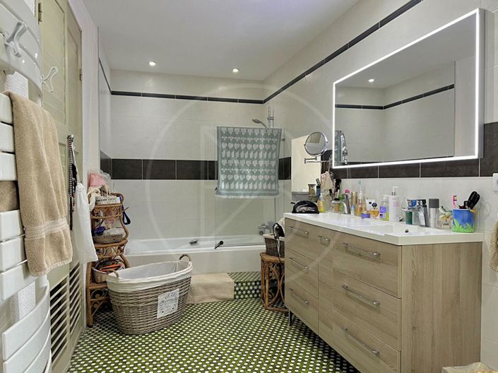 Image No.12-4 Bed House for sale