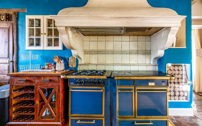 Image No.12-7 Bed Property for sale