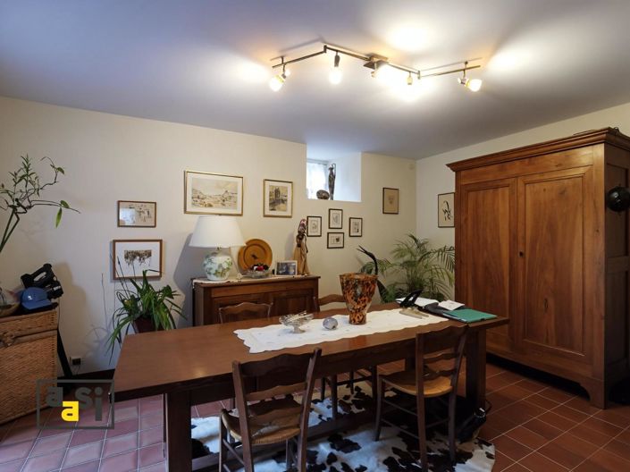 Image No.12-2 Bed House for sale