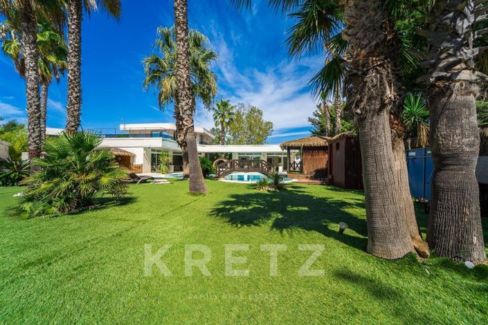 Image No.10-4 Bed Property for sale