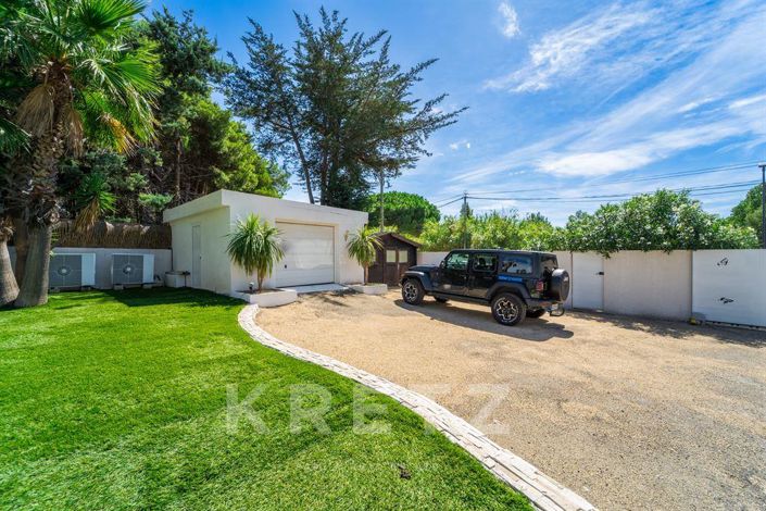 Image No.12-4 Bed Property for sale