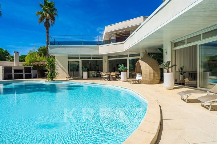 Image No.13-4 Bed Property for sale