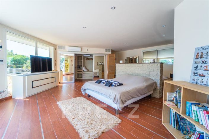 Image No.16-4 Bed Property for sale