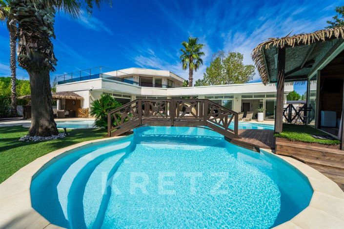 Image No.2-4 Bed Property for sale