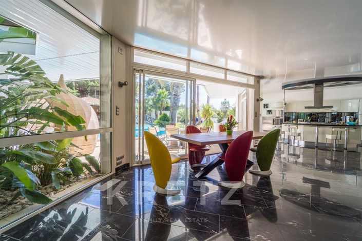 Image No.4-4 Bed Property for sale