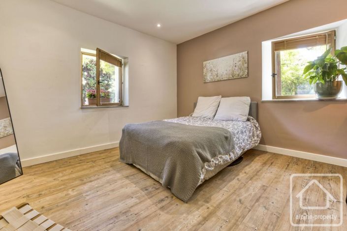 Image No.19-4 Bed Property for sale