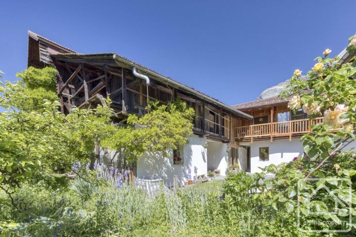 Image No.4-4 Bed Property for sale