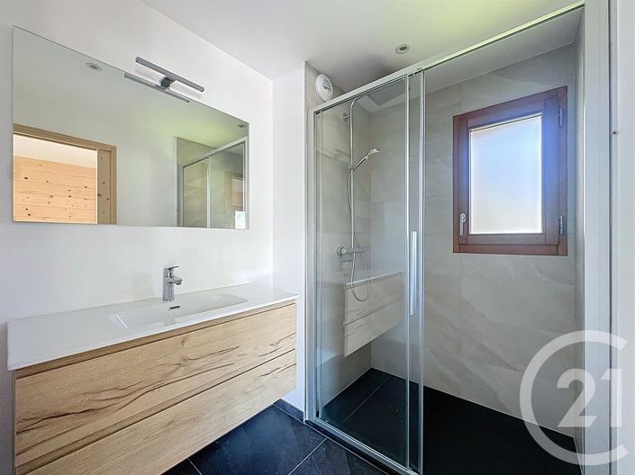 Image No.10-3 Bed Property for sale