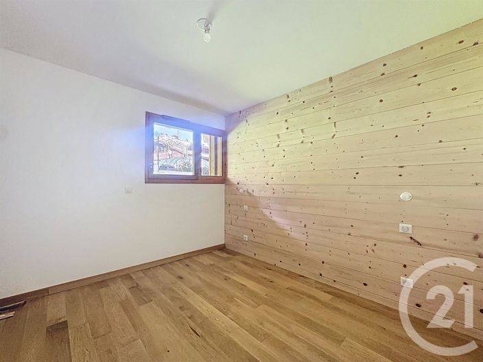 Image No.11-3 Bed Property for sale