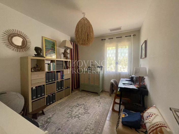 Image No.10-3 Bed House for sale