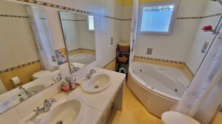 Image No.17-5 Bed House for sale