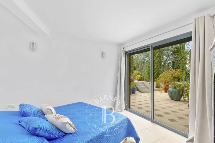 Image No.11-6 Bed House for sale