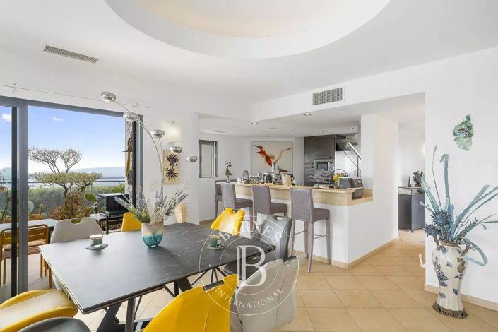 Image No.15-6 Bed House for sale