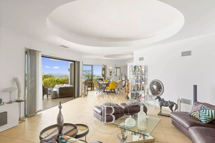 Image No.5-6 Bed House for sale