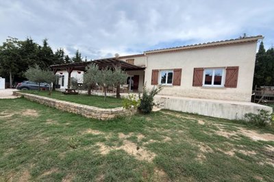 Maison de 5 chambres à vendre à Uzès