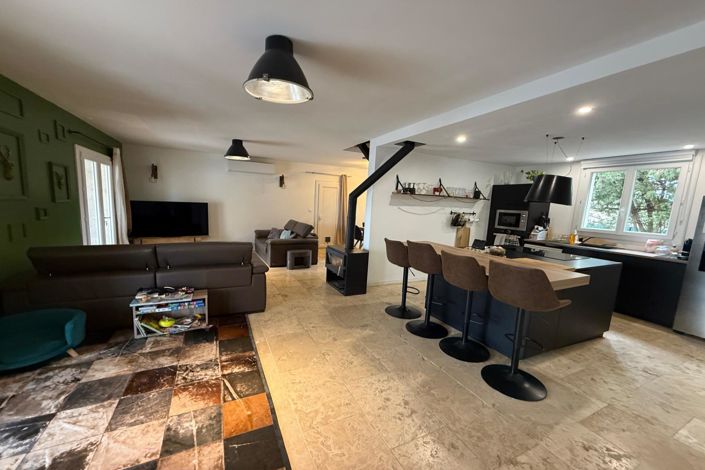 Image No.2-Maison de 5 chambres à vendre à Uzès