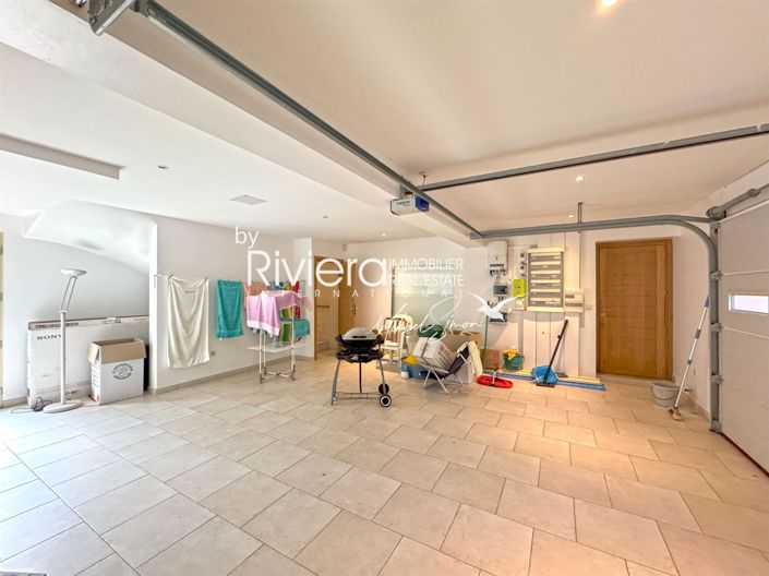 Image No.30-6 Bed House for sale