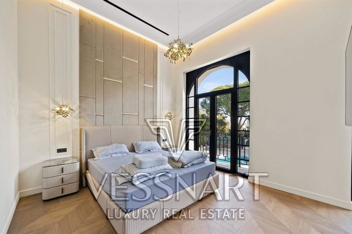 Image No.7-5 Bed House for sale