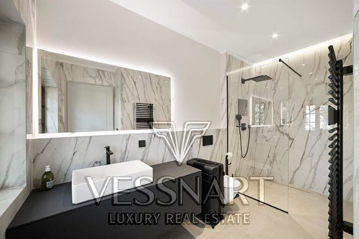 Image No.9-5 Bed House for sale