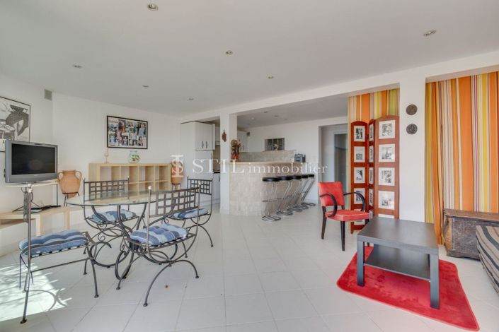 Image No.11-5 Bed House for sale