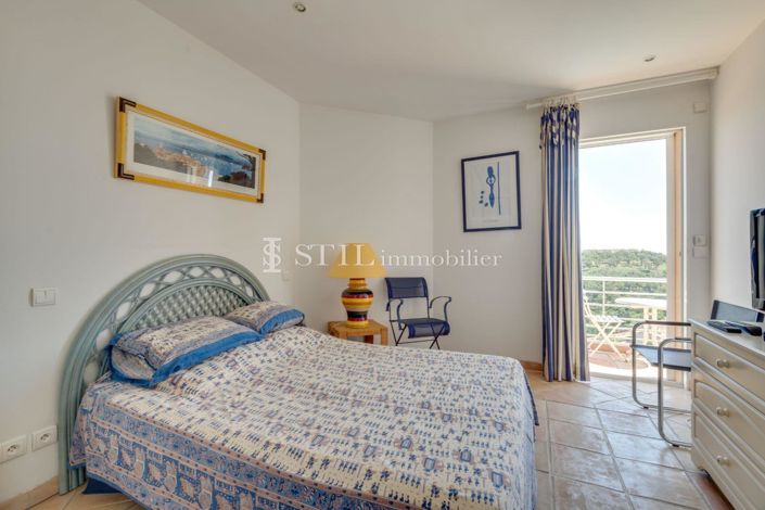 Image No.9-5 Bed House for sale