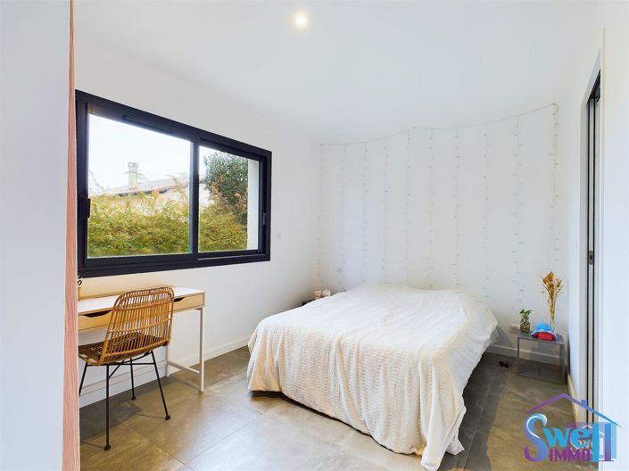 Image No.10-3 Bed House for sale