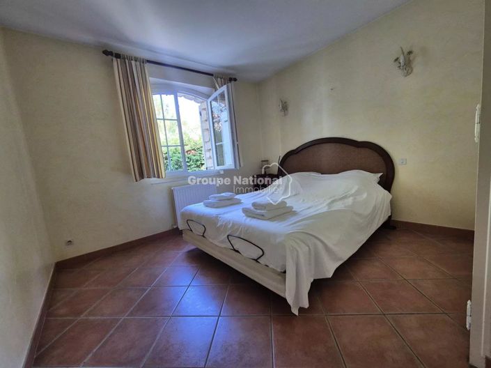 Image No.19-5 Bed House for sale