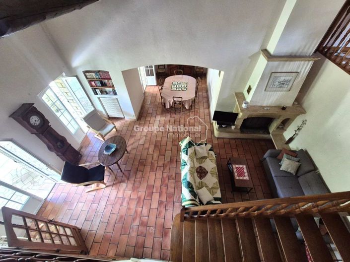 Image No.8-5 Bed House for sale