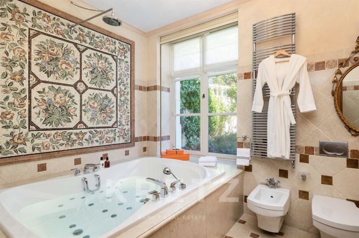 Image No.16-8 Bed House for sale