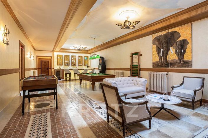 Image No.5-8 Bed House for sale