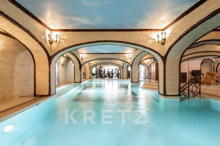 Image No.8-8 Bed House for sale