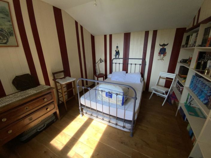 Image No.20-4 Bed House for sale