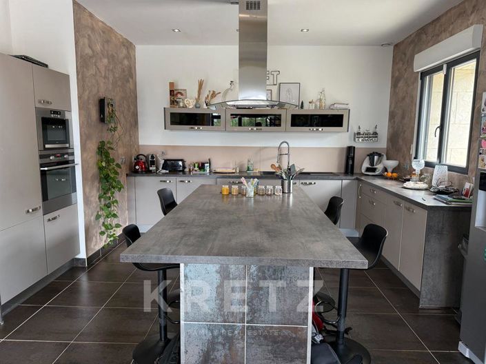 Image No.9-4 Bed House for sale