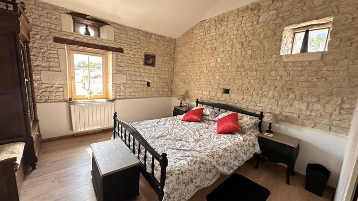 Image No.12-5 Bed House for sale