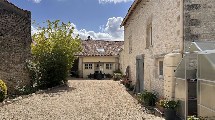 Image No.19-5 Bed House for sale