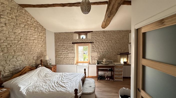 Image No.8-5 Bed House for sale