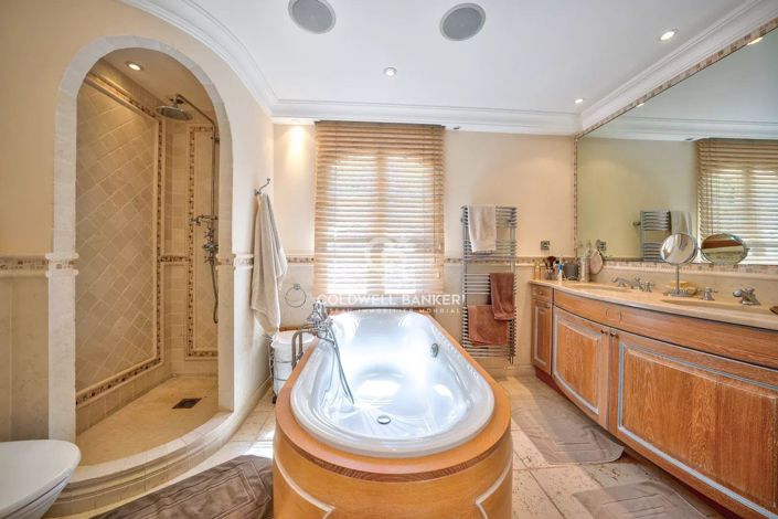 Image No.16-9 Bed House for sale